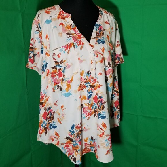 Torrid Top Plus Size 0 Harper Ivory Floral V Neck Pockets Flutter Sleeves Office - Picture 1 of 7